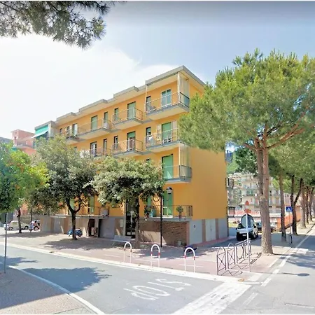 Italianway - Giardini 13 *